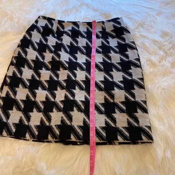 Amanda & Chelsea black & white pattern skirt size 4 business casual - Picture 5 of 16